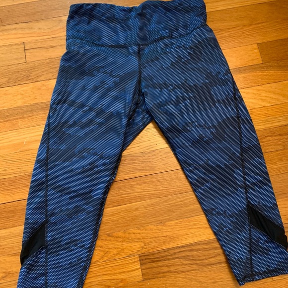 Set of 2 High Waist Capri Leggings- w/ details - Picture 2 of 16